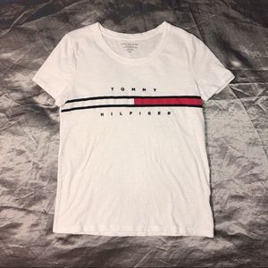 Tommy Hilfiger Women’s Big Logo Line T-shirt